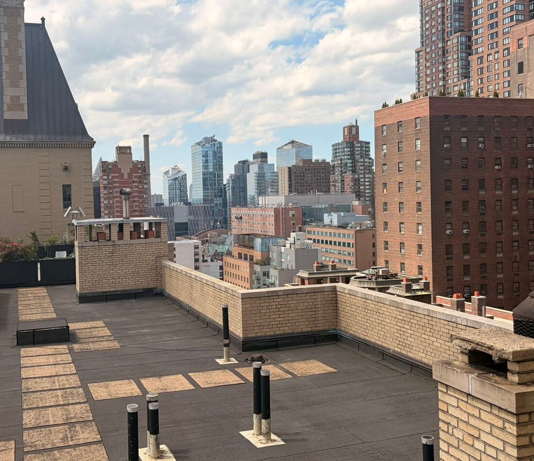 Roof and parapet at Parc Vendome, looking across the Midtown Manhattan skyline