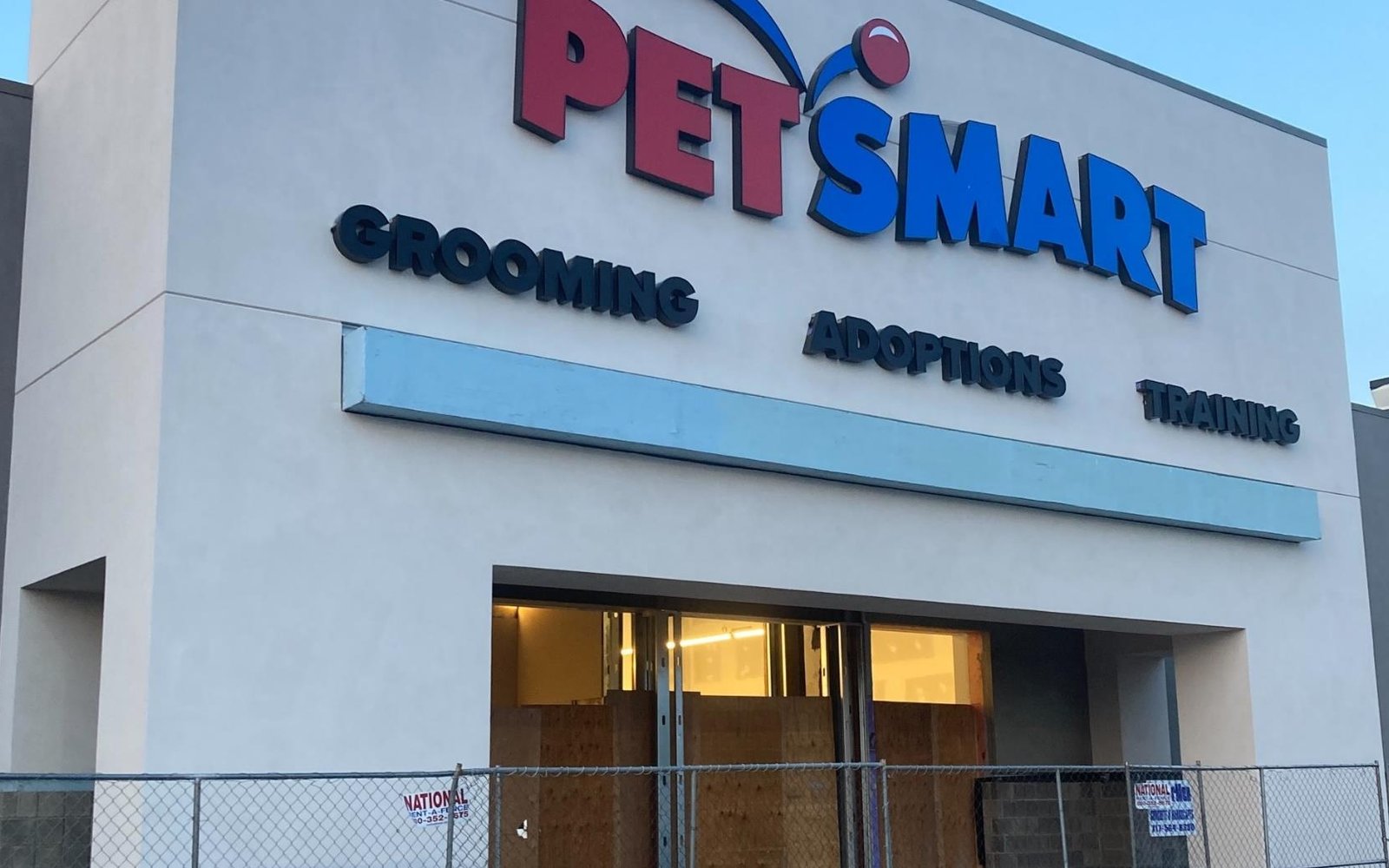 Completed PetSmart storefront signage at GSD Colonial Commons, Harrisburg PA